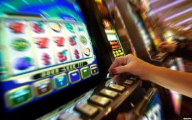 Antarmuka aplikasi togel alexis menampilkan meja Andar Bahar dengan tombol taruhan yang responsif